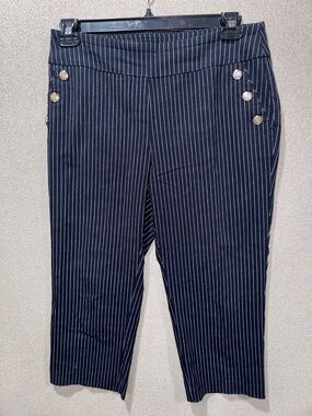 Roz & Ali size 10 Pinstripe Capris with Gold Buttons